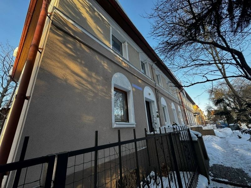 В Калининграде мастера ЖЭУ уводят на суд за смерть мужчины от газа