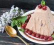Заварная Пасха: Праздничный десерт с ягодами и сливками, который украсит ваш стол