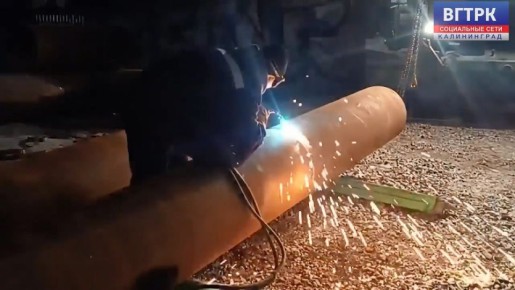 Посреди ночи рабочие предприятия «Калининградтеплосеть» завершили замену участка трубопровода на улице Вагнера