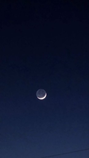 Видели, какой месяц сегодня? Или это все-таки луна?