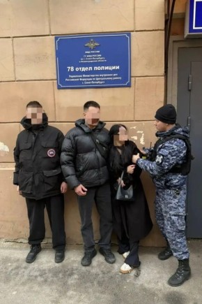 Росгвардейцы задержали нетрезвых туристов из Калининграда, забравшихся на крышу одного из домов в центре Петербурга