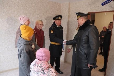 Военнослужащим Балтфлота выдали ключи от квартир в Калининграде