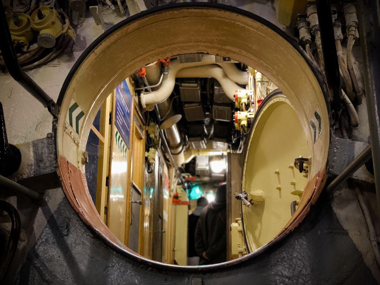 Наступил на порог — накликал беду