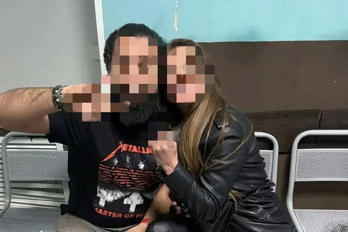 Росгвардейцы задержали нетрезвых туристов из Калининграда, забравшихся на крышу одного из домов в центре Петербурга Росгвардейцы задержали нетрезвых туристов из Калининграда, забравшихся на крышу одного из домов в центре Петербурга