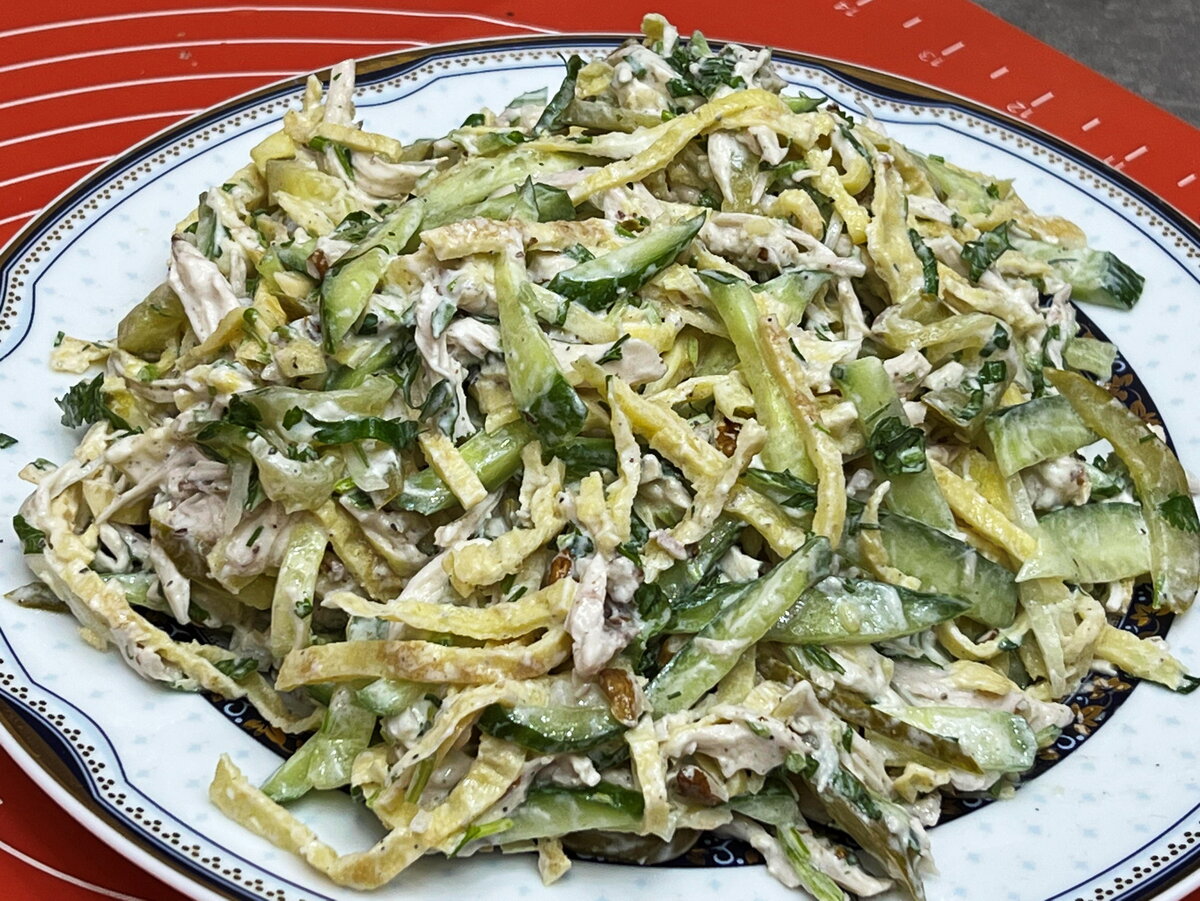 Необычный куриный салат, который станет хитом любого стола