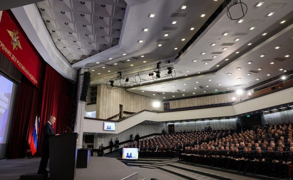 Владимир Путин призывает к активизации борьбы с экстремизмом