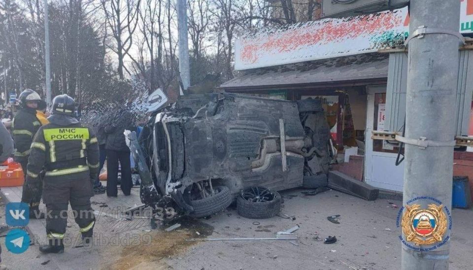 Легковушка протаранила толпу пешеходов в Гурьевске Калининградской области