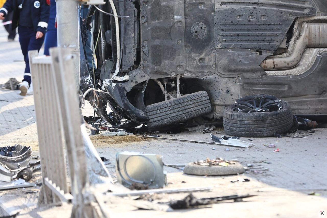 Водитель BMW, попавшего в ДТП в Гурьевске, ехал на большой скорости и врезался в столб прямо рядом с остановкой транспорта, чудом её не задев Водитель BMW, попавшего в ДТП в Гурьевске, ехал на большой скорости и врезался в столб прямо рядом с остановкой транспорта, чудом её не задев