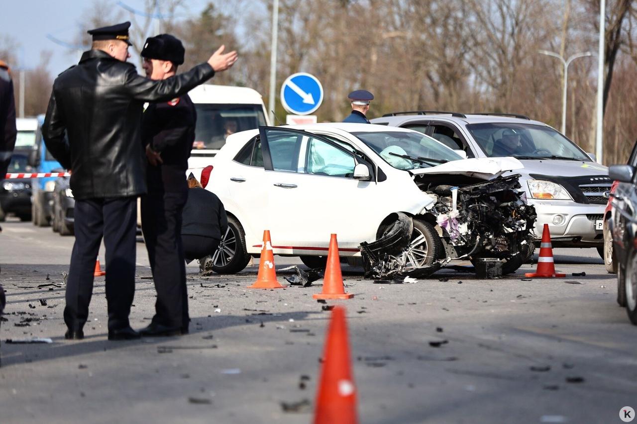 Водитель BMW, попавшего в ДТП в Гурьевске, ехал на большой скорости и врезался в столб прямо рядом с остановкой транспорта, чудом её не задев Водитель BMW, попавшего в ДТП в Гурьевске, ехал на большой скорости и врезался в столб прямо рядом с остановкой транспорта, чудом её не задев