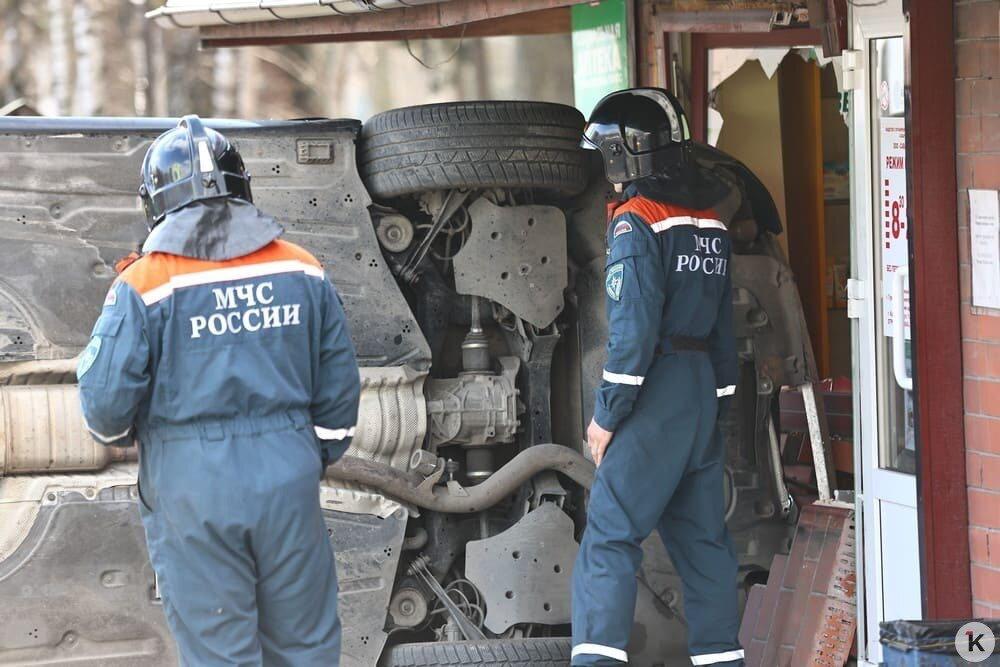 Водитель BMW, попавшего в ДТП в Гурьевске, ехал на большой скорости и врезался в столб прямо рядом с остановкой транспорта, чудом её не задев Водитель BMW, попавшего в ДТП в Гурьевске, ехал на большой скорости и врезался в столб прямо рядом с остановкой транспорта, чудом её не задев