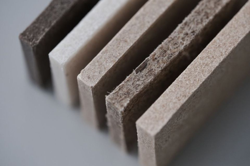 Ученые Красноярского научного центра СО РАН получили экологичные композиты на основе биоразлагаемого полимера и растительных отходов — технической конопли и балтийской кильки