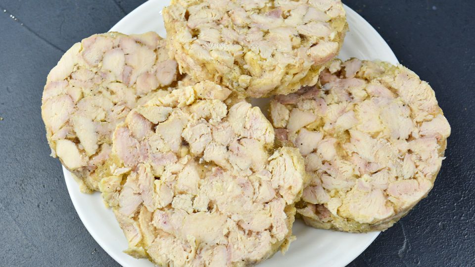 Непревзойденная домашняя куриная колбаса для праздничного стола