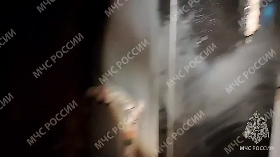 В Балтийске загорелась квартира в двухэтажном доме: из здания эвакуировали четверых жильцов