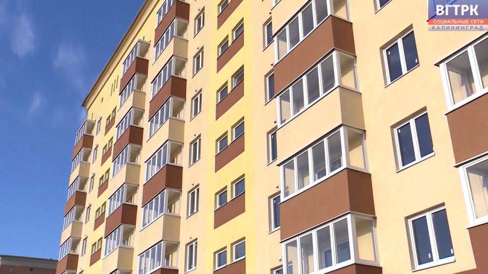 Молодые семьи Калининградской области получили сертификаты на приобретение жилья