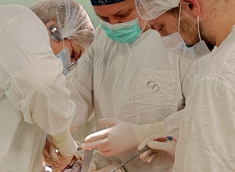 В БСМП Калининграда провела операцию гуру травматологии из Москвы