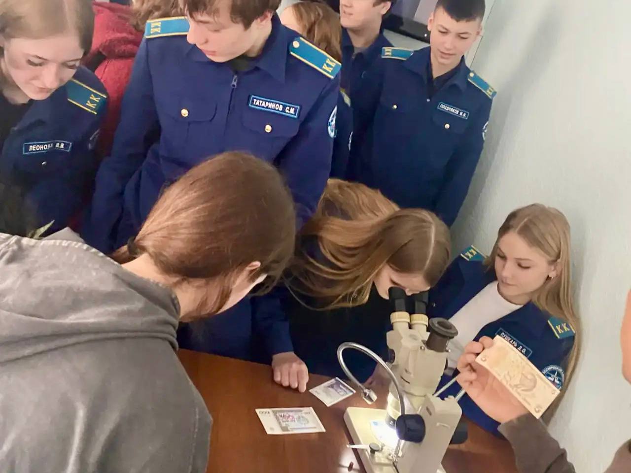 Зеленоградские полицейские побеседовали с местными школьниками о правилах безопасного поведения Зеленоградские полицейские побеседовали с местными школьниками о правилах безопасного поведения