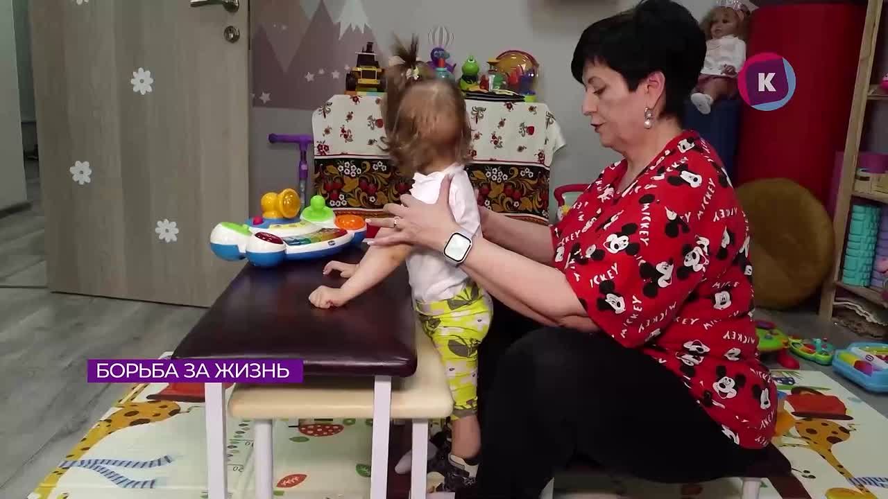В Калининграде многодетная семья борется за возможность своей маленькой дочери самостоятельно сидеть, стоять и делать первые шаги