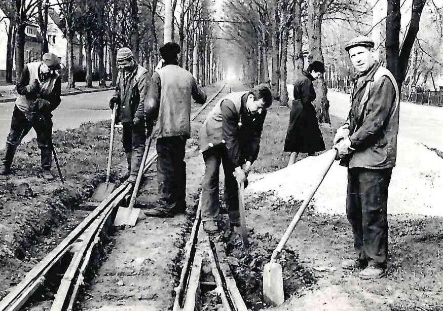 В «Калининград-ГорТрансе» сравнили ремонт трамвайных путей 40 лет назад и сейчас