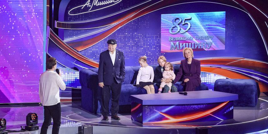 Губернатор города отметил 85-летие известного тренера Алексея Мишина