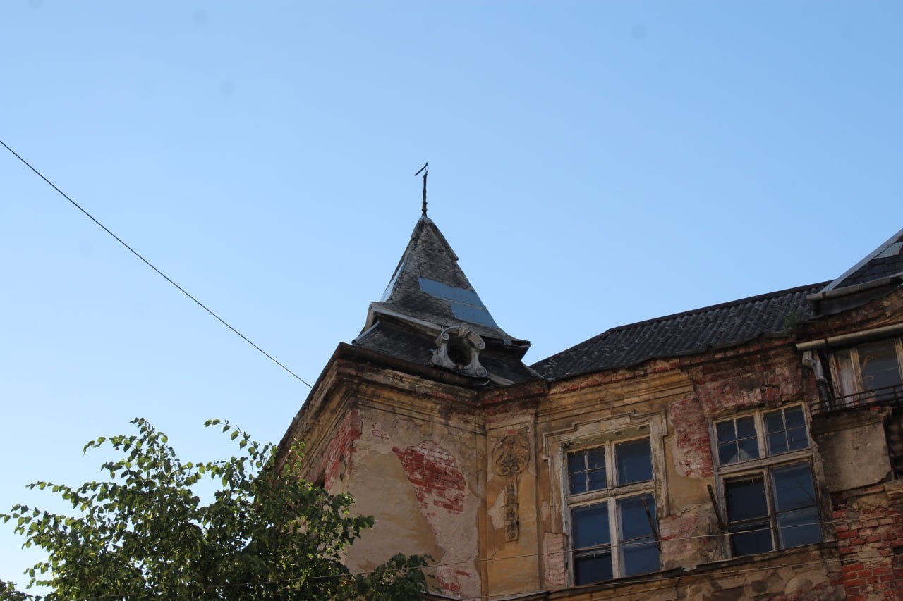 В Черняховске на историческом доме по чертежам и открыткам восстановят шпиль В Черняховске на историческом доме по чертежам и открыткам восстановят шпиль