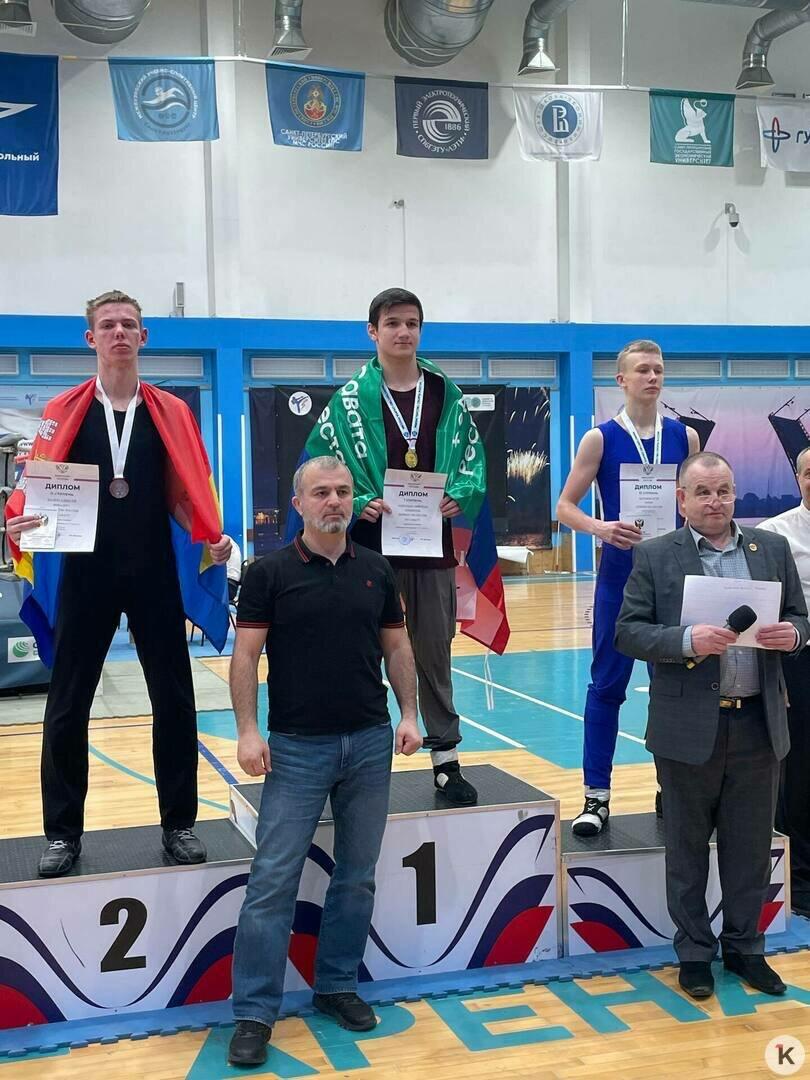 Сборная Калининградской области взяла золото и серебро на чемпионате и первенстве России по савату, который прошёл в Санкт-Петербурге