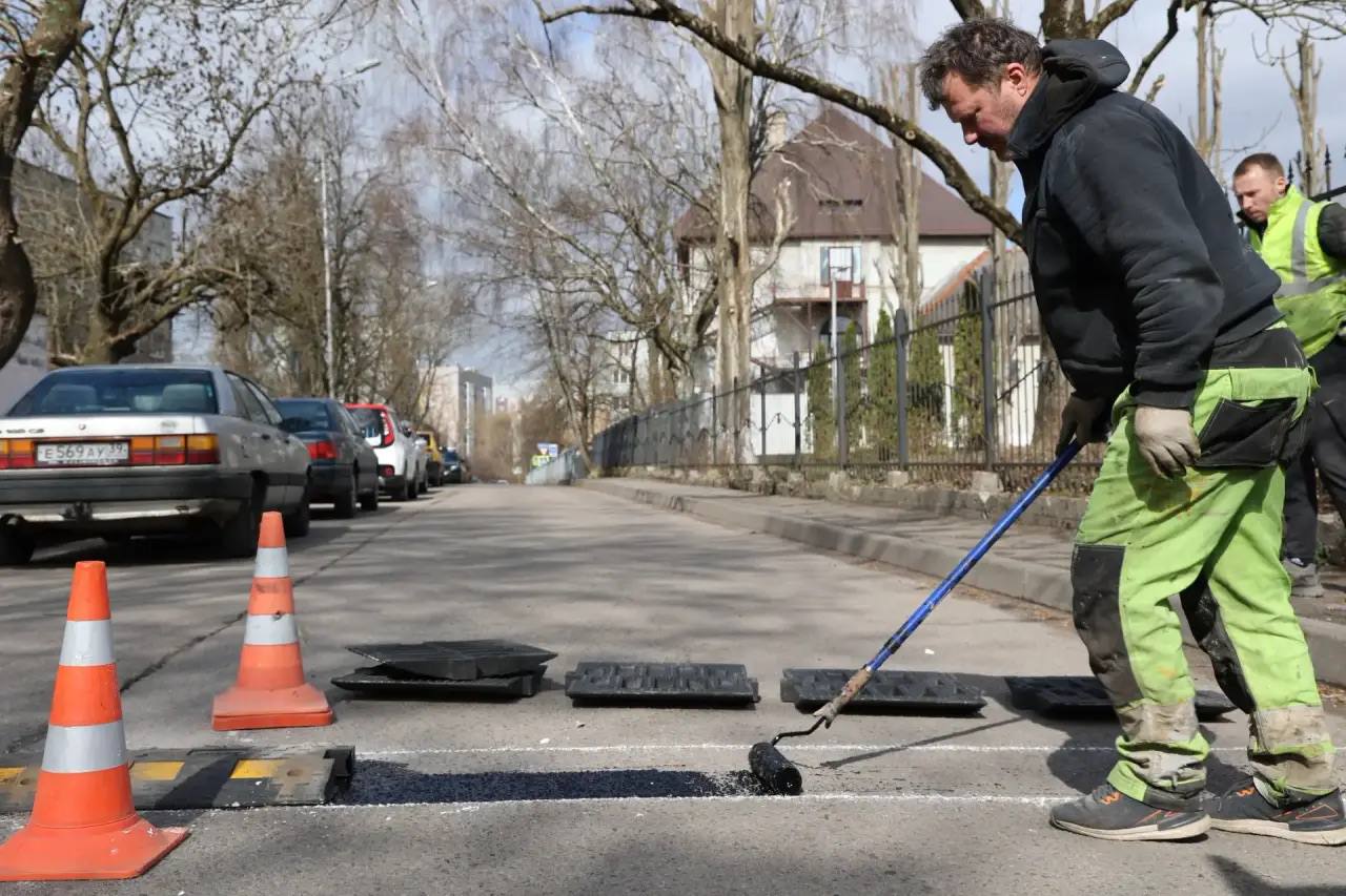 Елена Дятлова: Приступили к размещению «лежачих полицейских» – важного элемента дорожной инфраструктуры, который помогает существенно повысить безопасность движения Елена Дятлова: Приступили к размещению «лежачих полицейских» – важного элемента дорожной инфраструктуры, который помогает существенно повысить безопасность движения