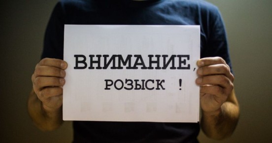 В Гурьевске ищут невысокую 18-летнюю девушку в синем спортивном костюме и чёрной жилетке