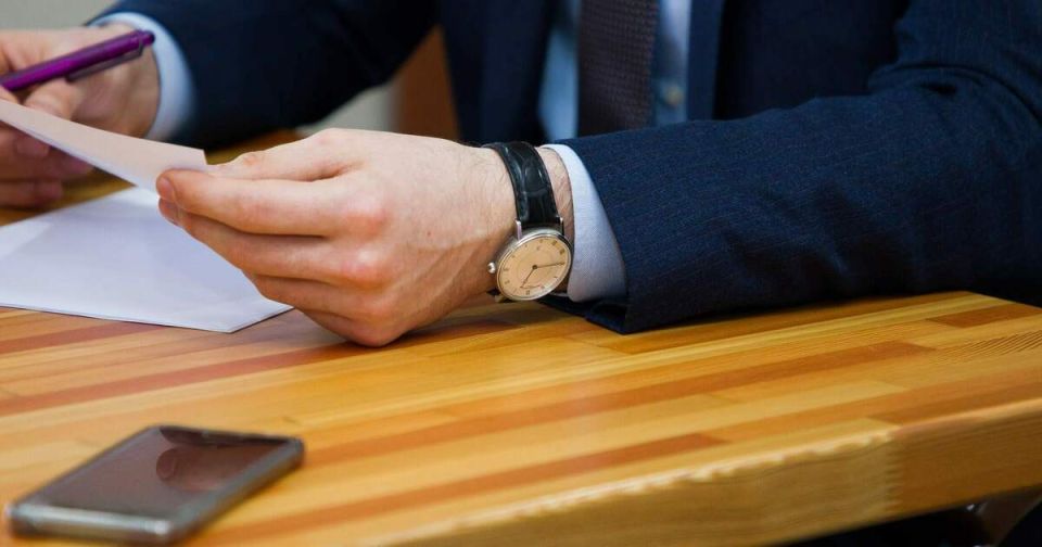 Французский политик призвал отменить санкции против нефти и газа из России