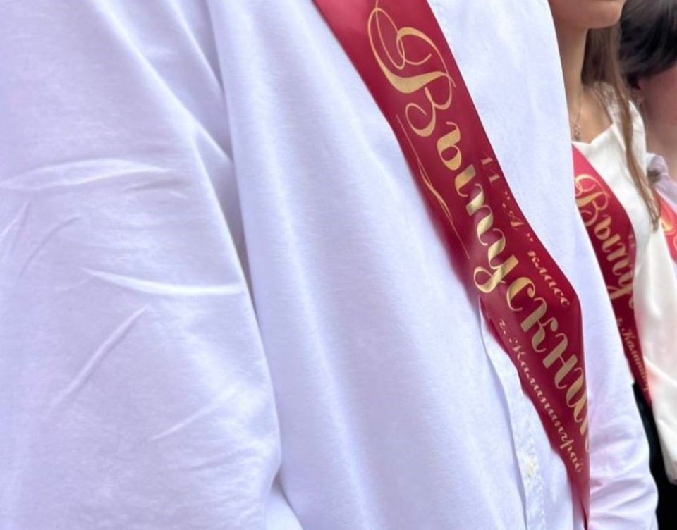 Алексей Беспрозванных утвердил даты линеек и выпускных в Калининградской области