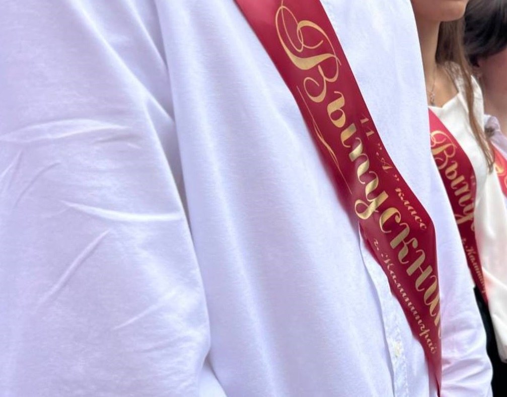 Алексей Беспрозванных утвердил даты линеек и выпускных в Калининградской области