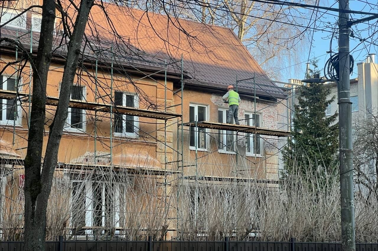 В Калининграде приступают к ремонту старинного здания на улице Леонова В Калининграде приступают к ремонту старинного здания на улице Леонова