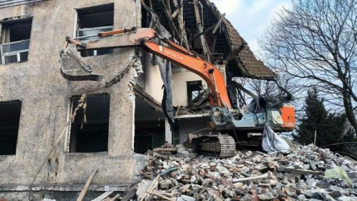 В Калининграде начинают судить директора стройфирмы по обвинению в гибели экскаваторщика на Тенистой аллее