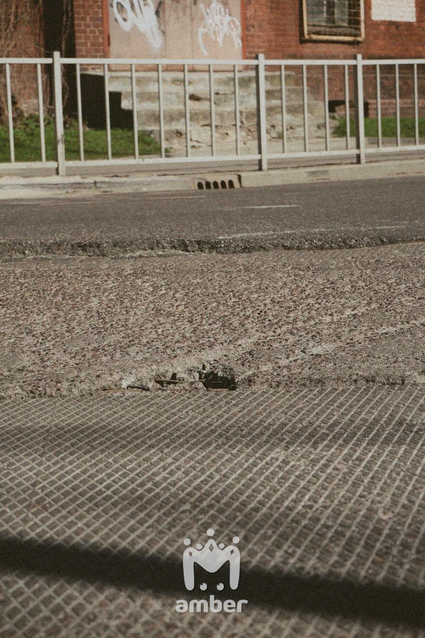 "Провал Дятловой" на Инженерной — Батальной —Судостроительной так и не начали асфальтировать "Провал Дятловой" на Инженерной — Батальной —Судостроительной так и не начали асфальтировать