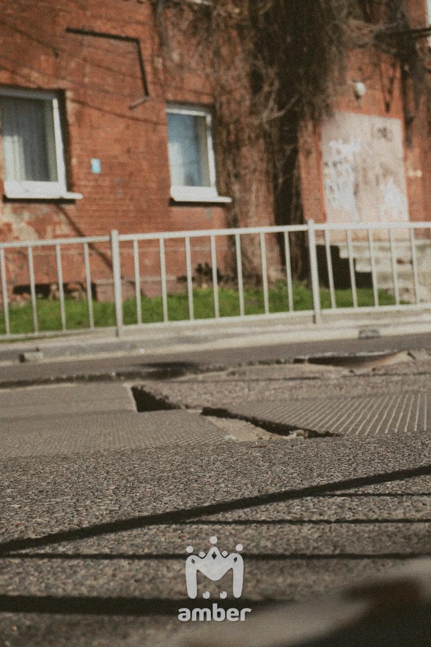 "Провал Дятловой" на Инженерной — Батальной —Судостроительной так и не начали асфальтировать "Провал Дятловой" на Инженерной — Батальной —Судостроительной так и не начали асфальтировать