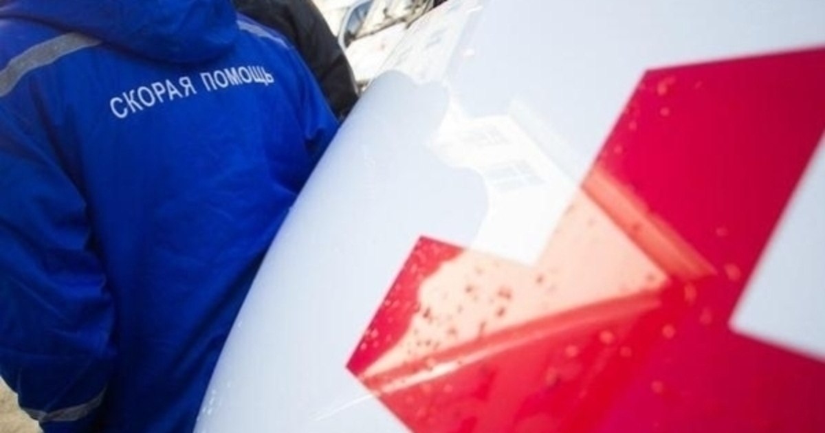 На Моспроспекте женщина решила перебежать дорогу не по зебре и попала под машину