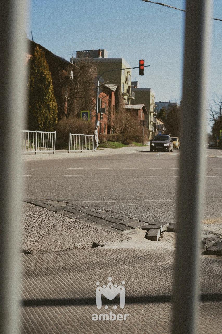 "Провал Дятловой" на Инженерной — Батальной —Судостроительной так и не начали асфальтировать "Провал Дятловой" на Инженерной — Батальной —Судостроительной так и не начали асфальтировать