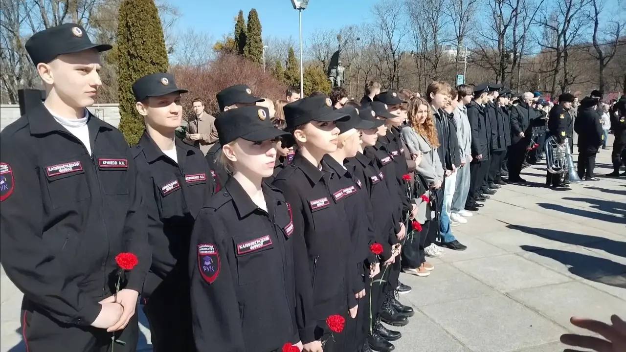 Военные следователи Балтийского флота приняли участие в патриотической акции «Пост № 1» Военные следователи Балтийского флота приняли участие в патриотической акции «Пост № 1»