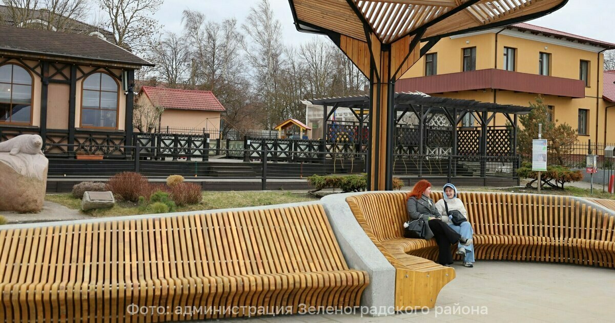 В Зеленоградске на променаде поставили скамейку, на которой смогут поместиться 400 человек
