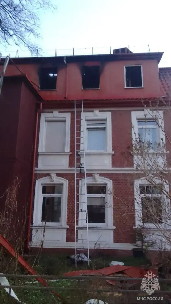 В Калининграде сгорела надстроенная в Центральном районе квартира