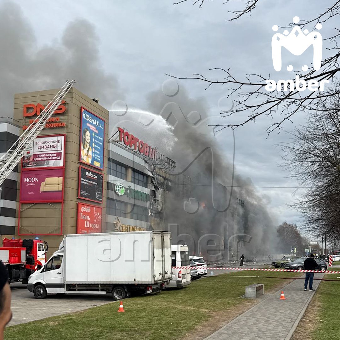 Три человека надышались угарным газом во время пожара в "Гианте" Три человека надышались угарным газом во время пожара в "Гианте"