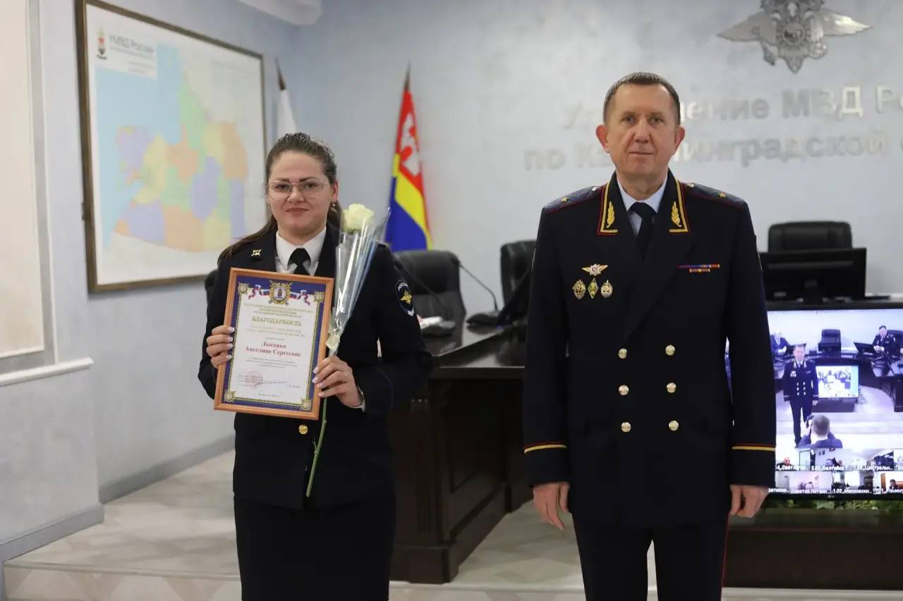 Начальник УМВД России по Калининградской области Вадим Ятайкин наградил сотрудников органов предварительного следствия Начальник УМВД России по Калининградской области Вадим Ятайкин наградил сотрудников органов предварительного следствия