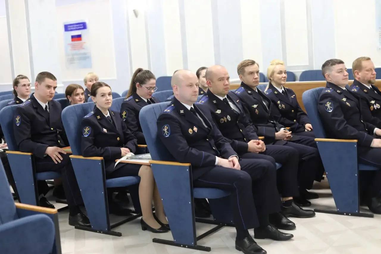 Начальник УМВД России по Калининградской области Вадим Ятайкин наградил сотрудников органов предварительного следствия Начальник УМВД России по Калининградской области Вадим Ятайкин наградил сотрудников органов предварительного следствия