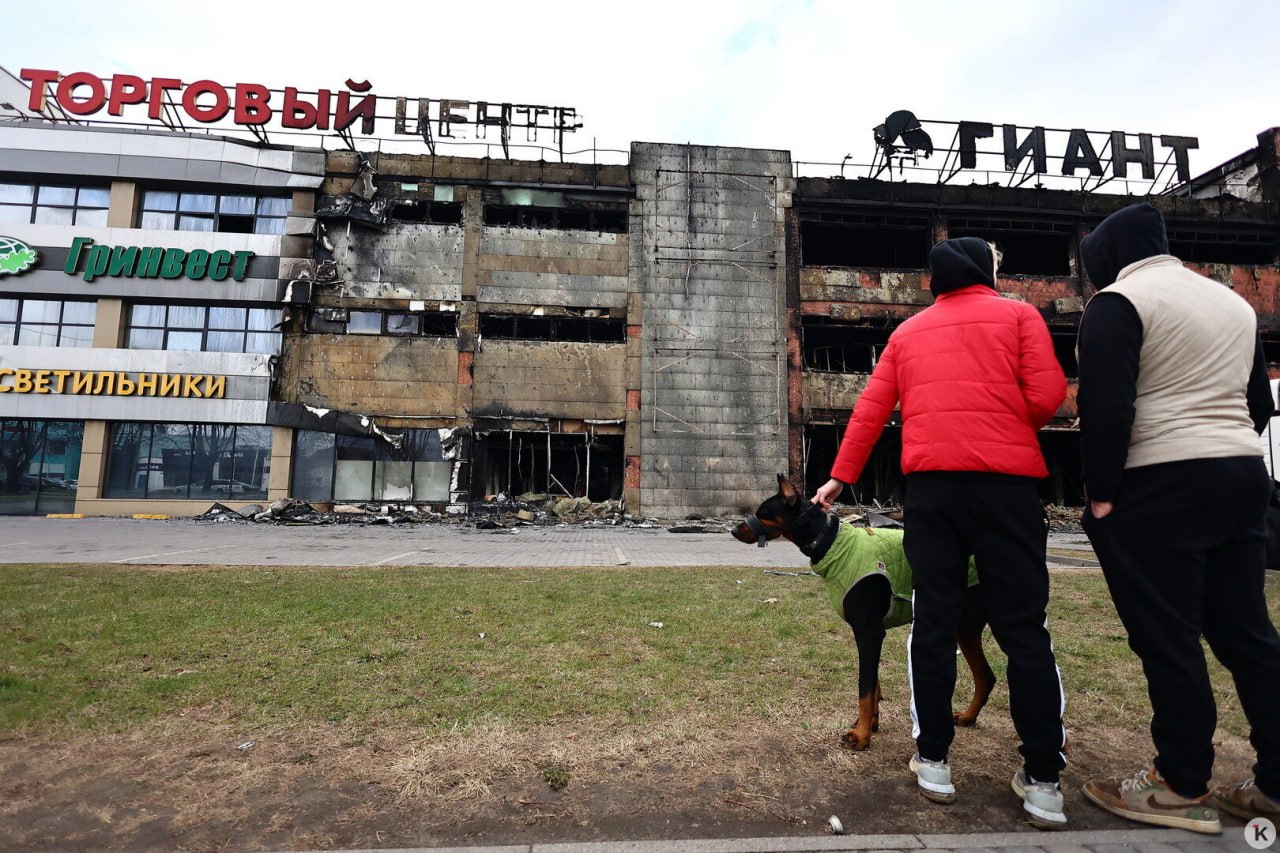Как выглядит внутри выгоревший ТЦ «Гиант»