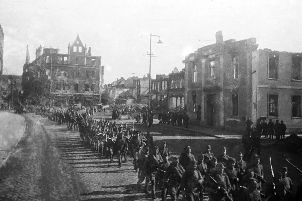 ����� 81 ��� ����� 6 ������ 1945 ���� ������� ����� �����������