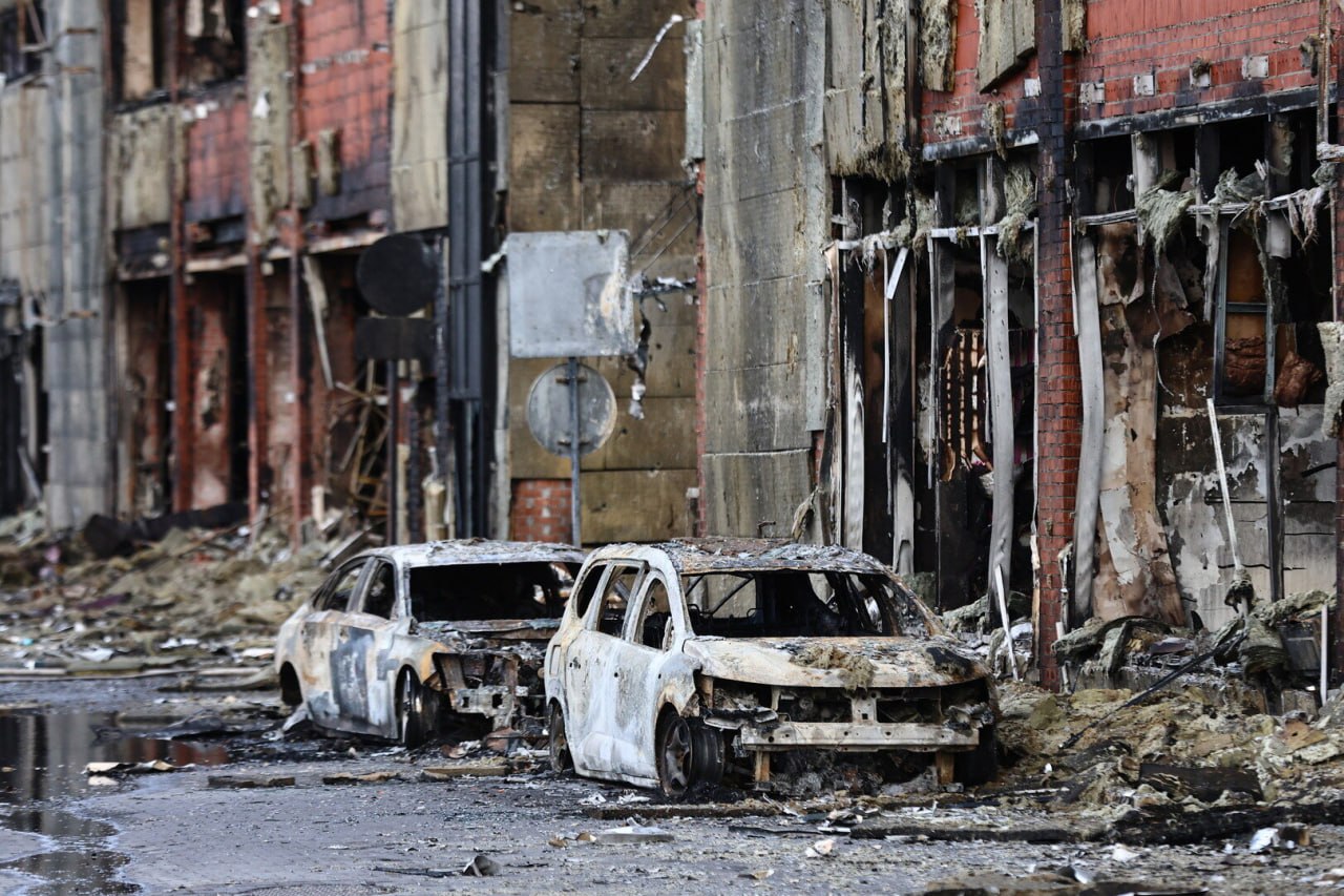 Как выглядит внутри выгоревший ТЦ «Гиант» Как выглядит внутри выгоревший ТЦ «Гиант»