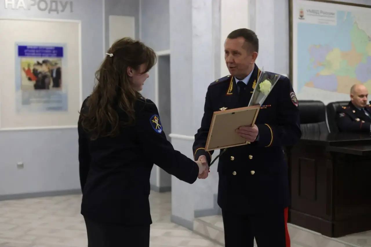 Начальник УМВД России по Калининградской области Вадим Ятайкин наградил сотрудников органов предварительного следствия Начальник УМВД России по Калининградской области Вадим Ятайкин наградил сотрудников органов предварительного следствия