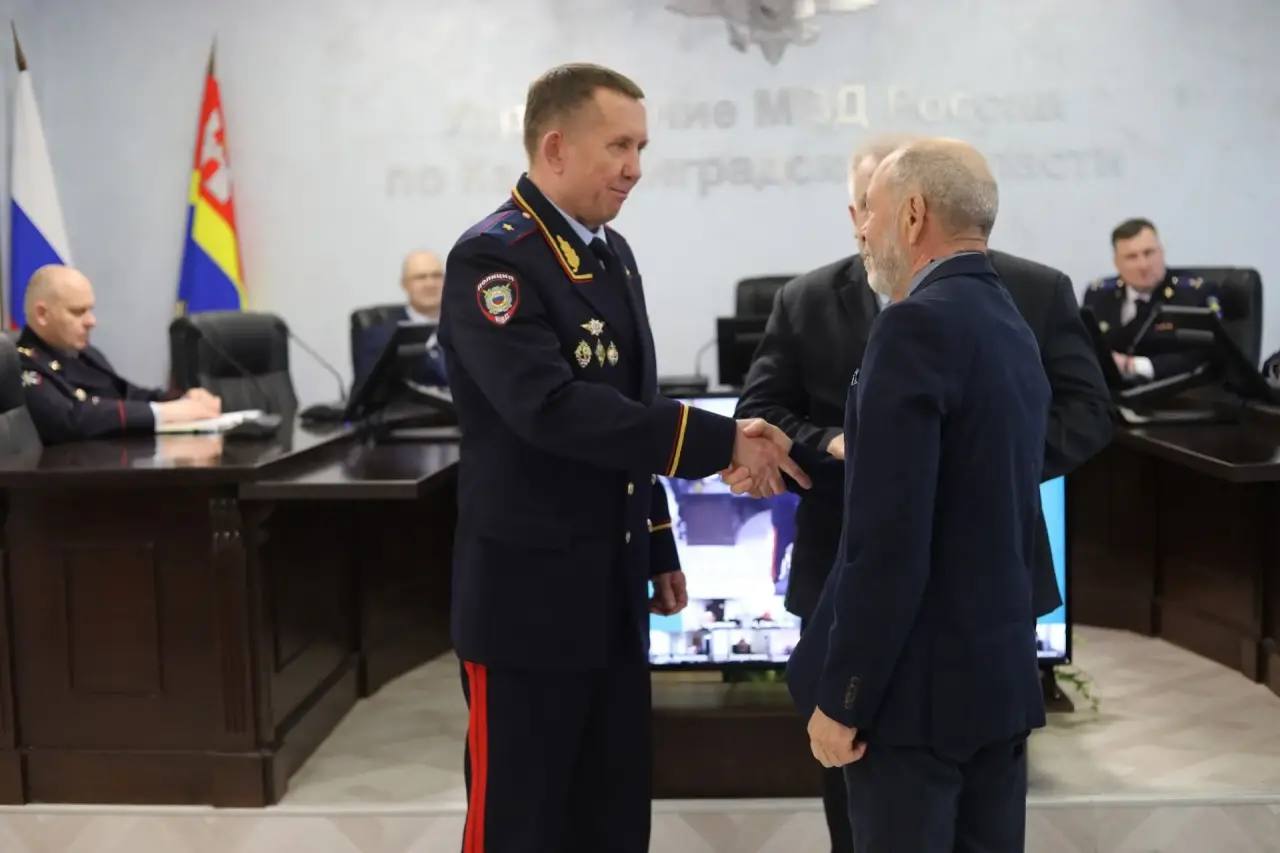 Начальник УМВД России по Калининградской области Вадим Ятайкин наградил сотрудников органов предварительного следствия Начальник УМВД России по Калининградской области Вадим Ятайкин наградил сотрудников органов предварительного следствия