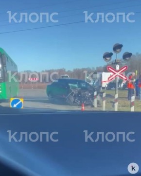 На железнодорожном переезде в Зеленоградском округе легковушка попала в ДТП