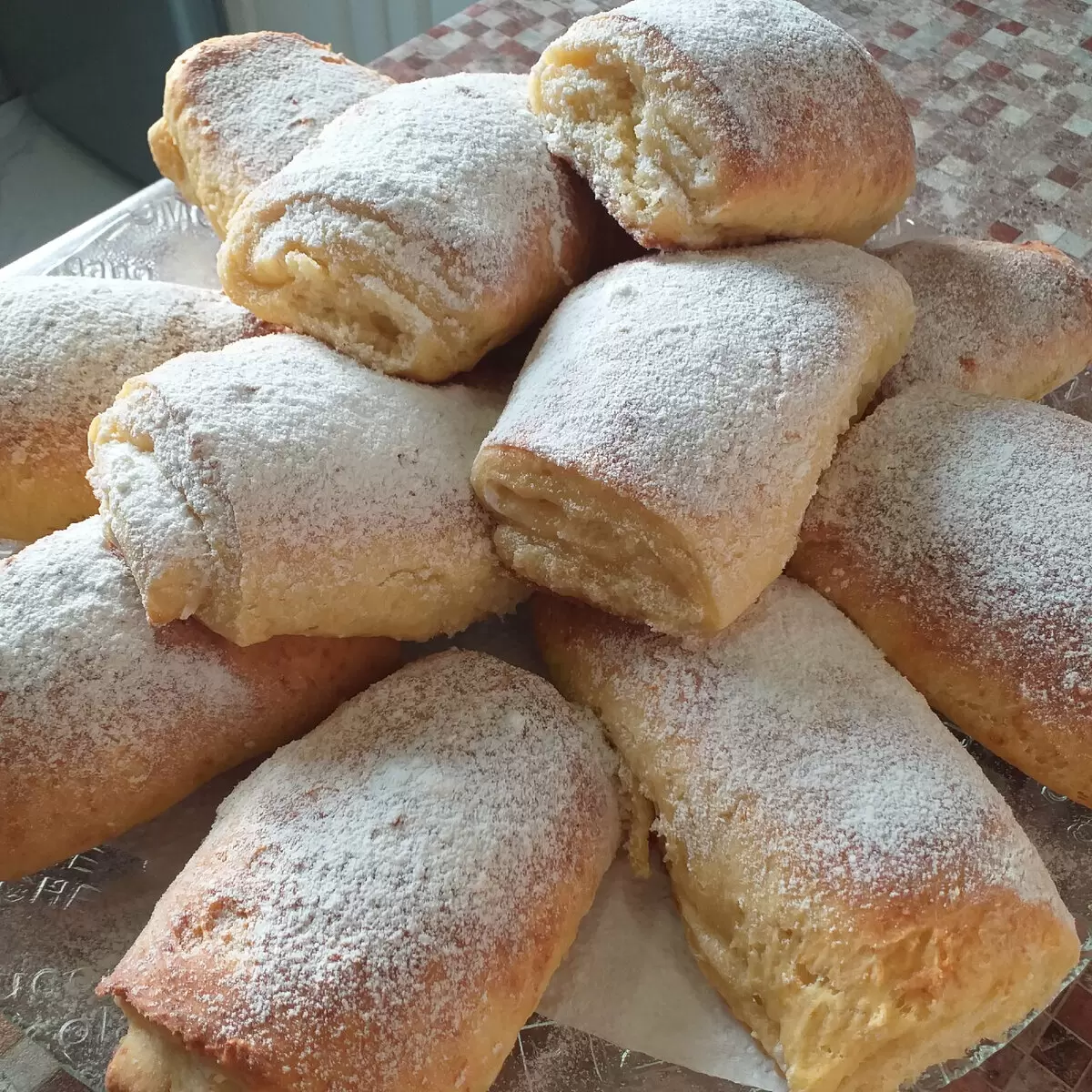 Творожные булочки: нежное лакомство к чаю без дрожжей