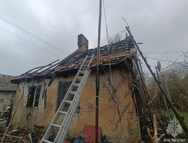 В Озёрском муниципальном округе сгорел одноэтажный дом